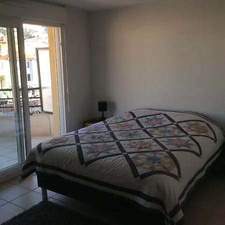 Le Plazza Apartment *
